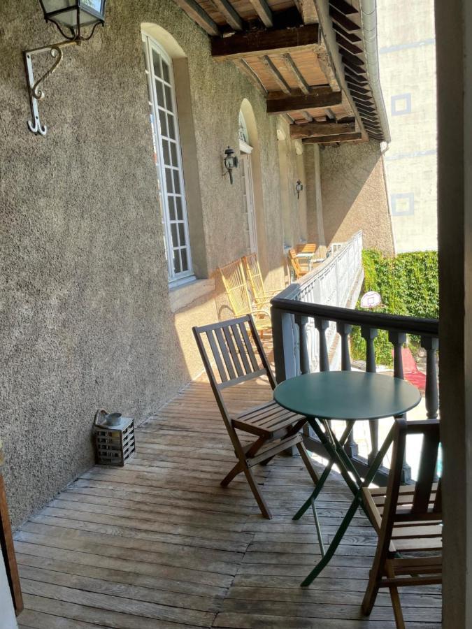 La Maison Aux Murs Anciens Et Ses Chambres تارْب المظهر الخارجي الصورة