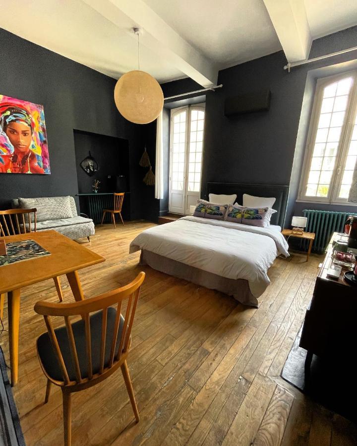 La Maison Aux Murs Anciens Et Ses Chambres تارْب المظهر الخارجي الصورة