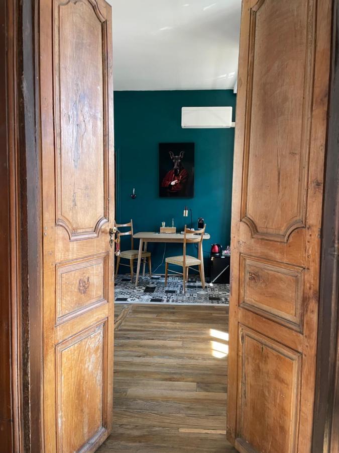 La Maison Aux Murs Anciens Et Ses Chambres تارْب المظهر الخارجي الصورة