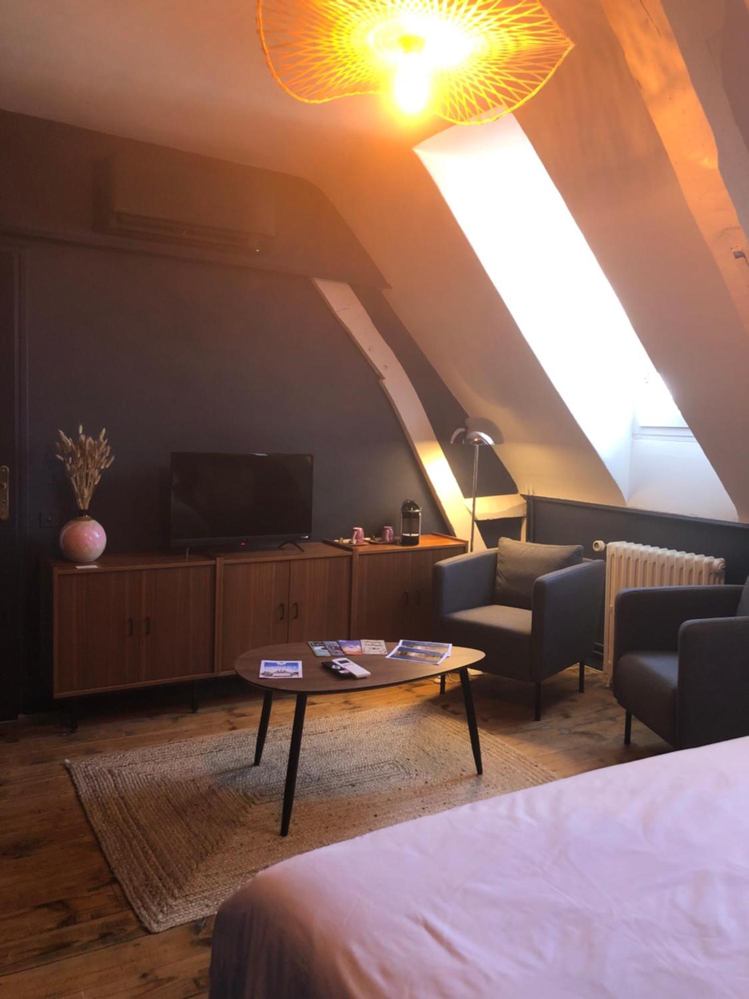 La Maison Aux Murs Anciens Et Ses Chambres تارْب المظهر الخارجي الصورة