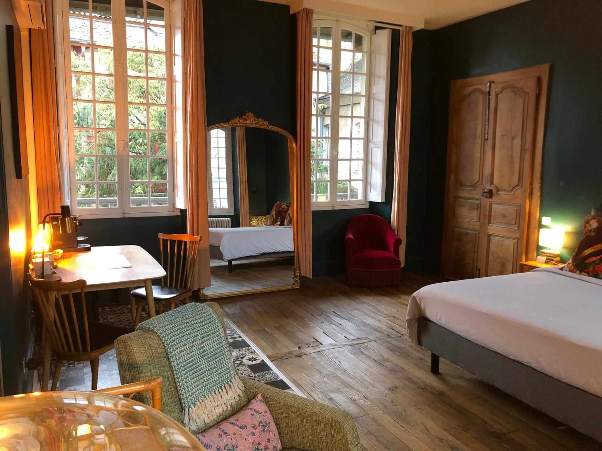 La Maison Aux Murs Anciens Et Ses Chambres تارْب المظهر الخارجي الصورة